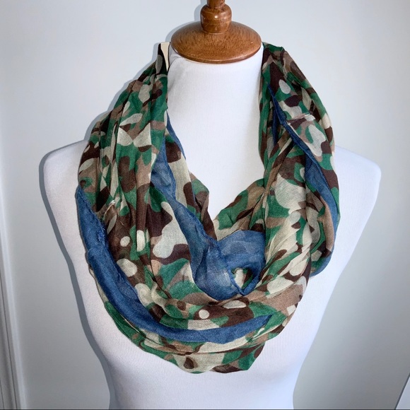 Accessories - Infinity scarf camo.